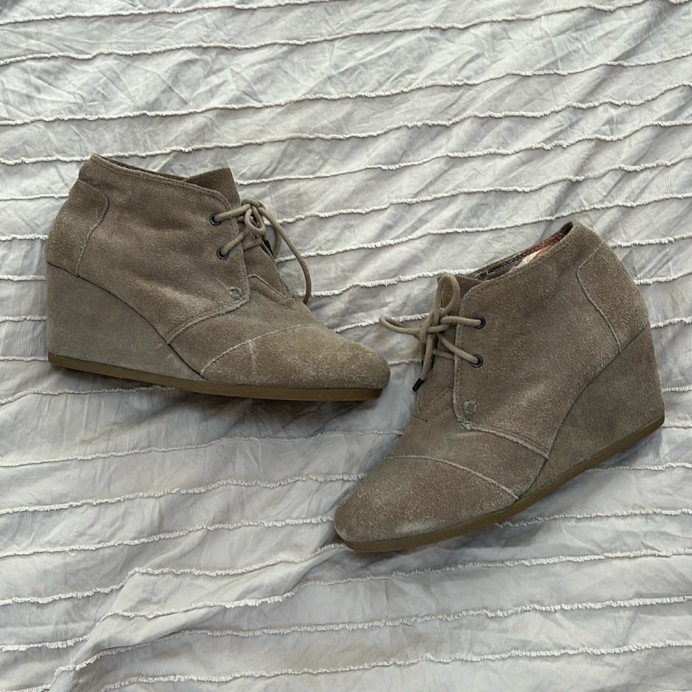 Tom’s Wedged Booties